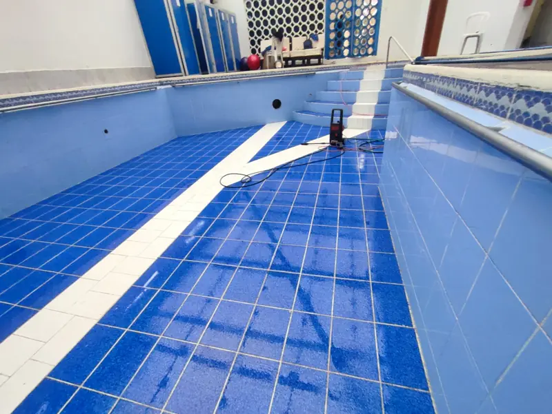 Piscina, tableros y cisterna: Terra Club
