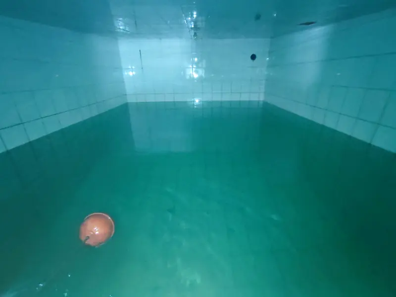 Cisterna de agua limpia de un conjunto en Quito