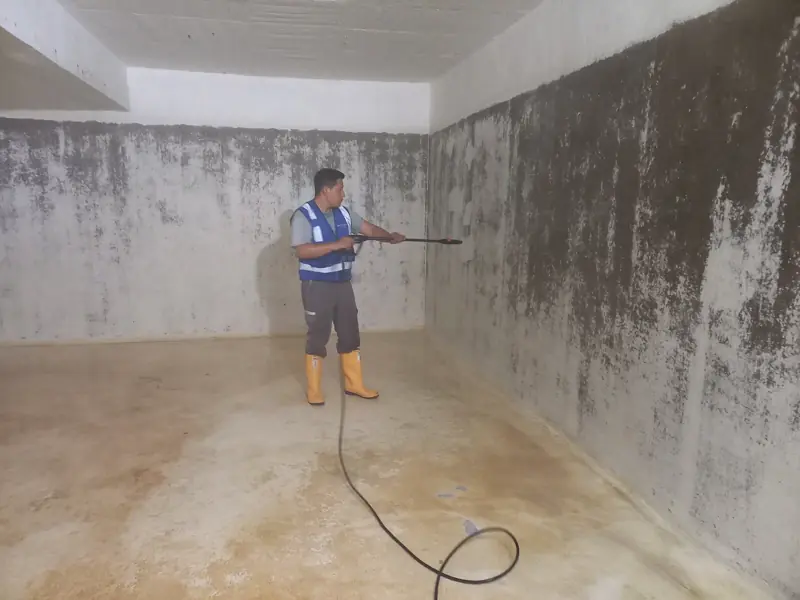 Bombas, cisterna y agua caliente: Atika Club