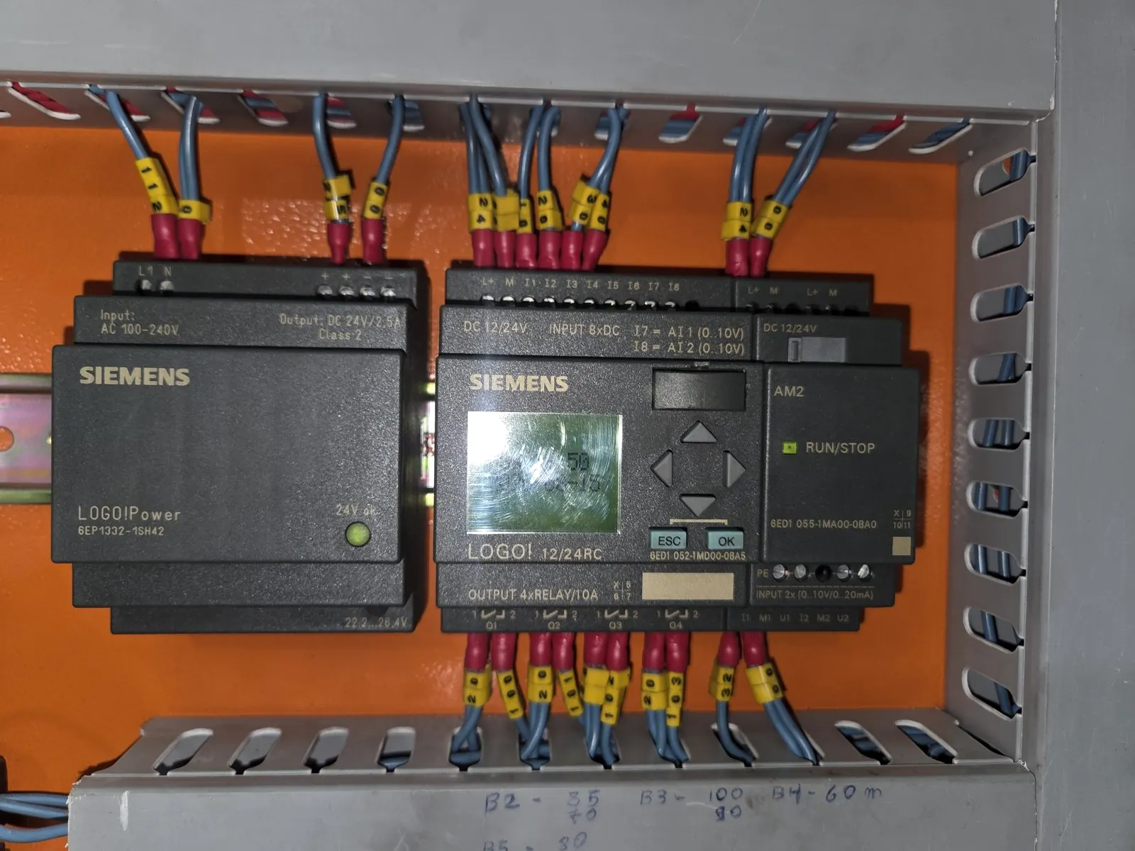 Tablero de control de bombas con controlador programable Siemens LOGO