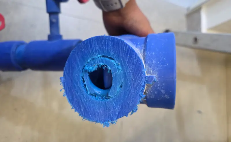 Tubería de agua caliente obstruida por una termofusión mal hecha