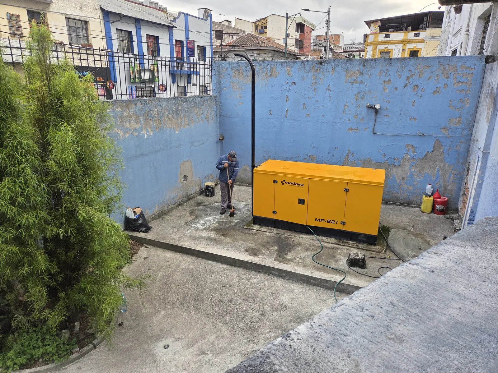 Generador MODASA MP-821 exterior