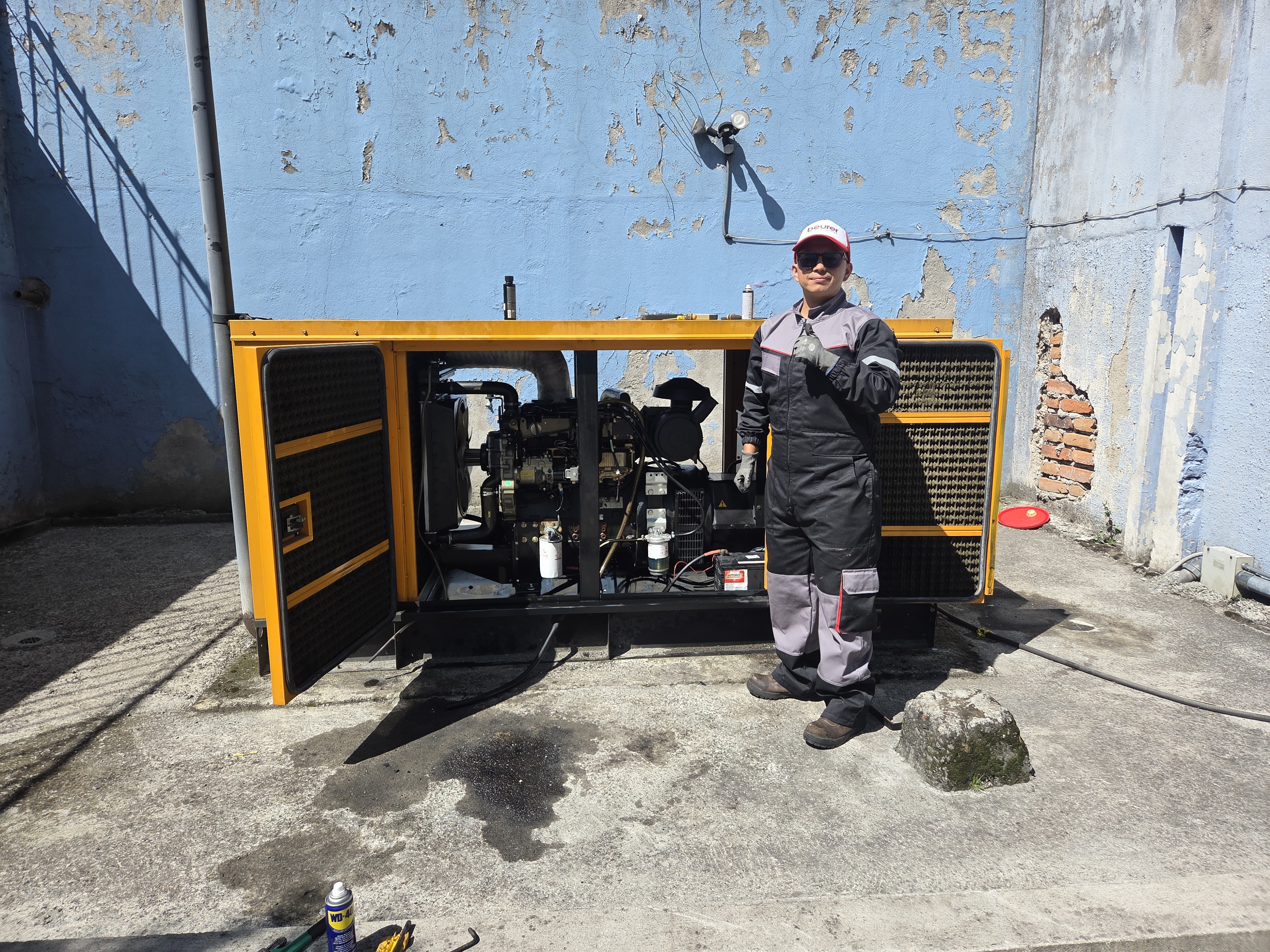 Técnico ISIYER con generador MODASA MP-821