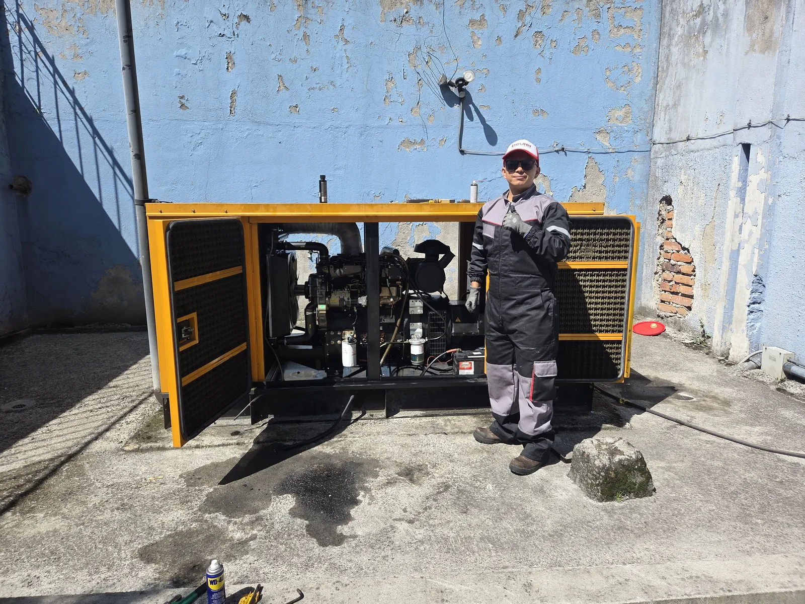 Técnico ISIYER con generador MODASA MP-821