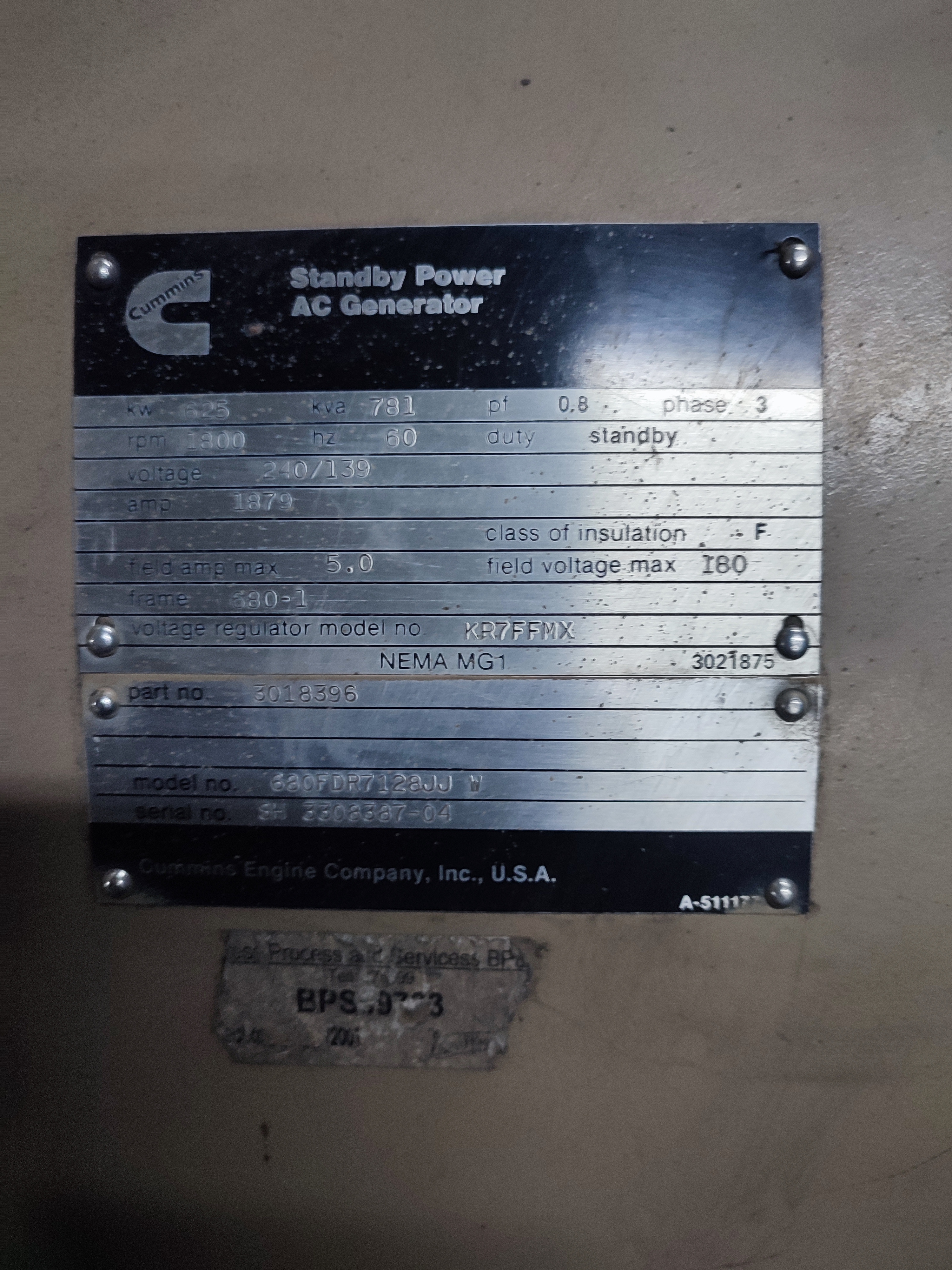Placa técnica Cummins 781 kVA Ministerio Educación