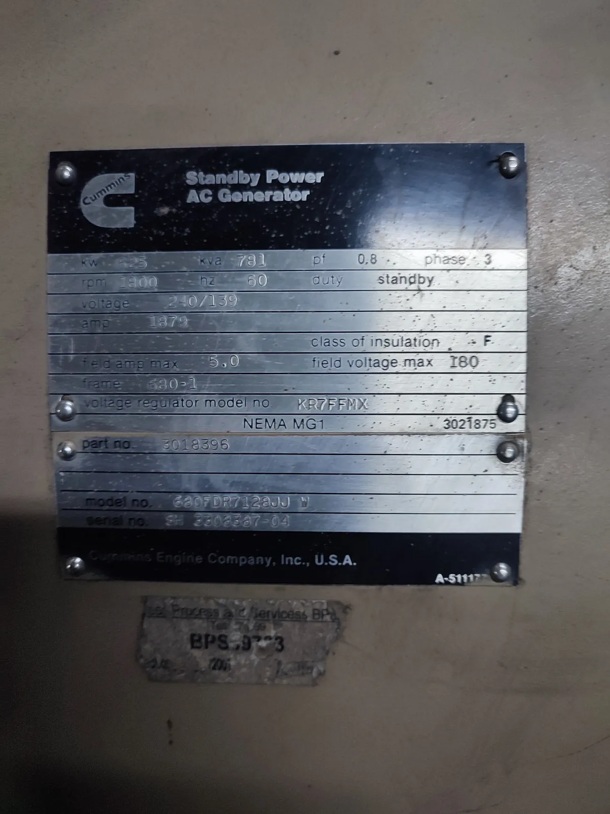 Placa técnica Cummins 781 kVA Ministerio Educación