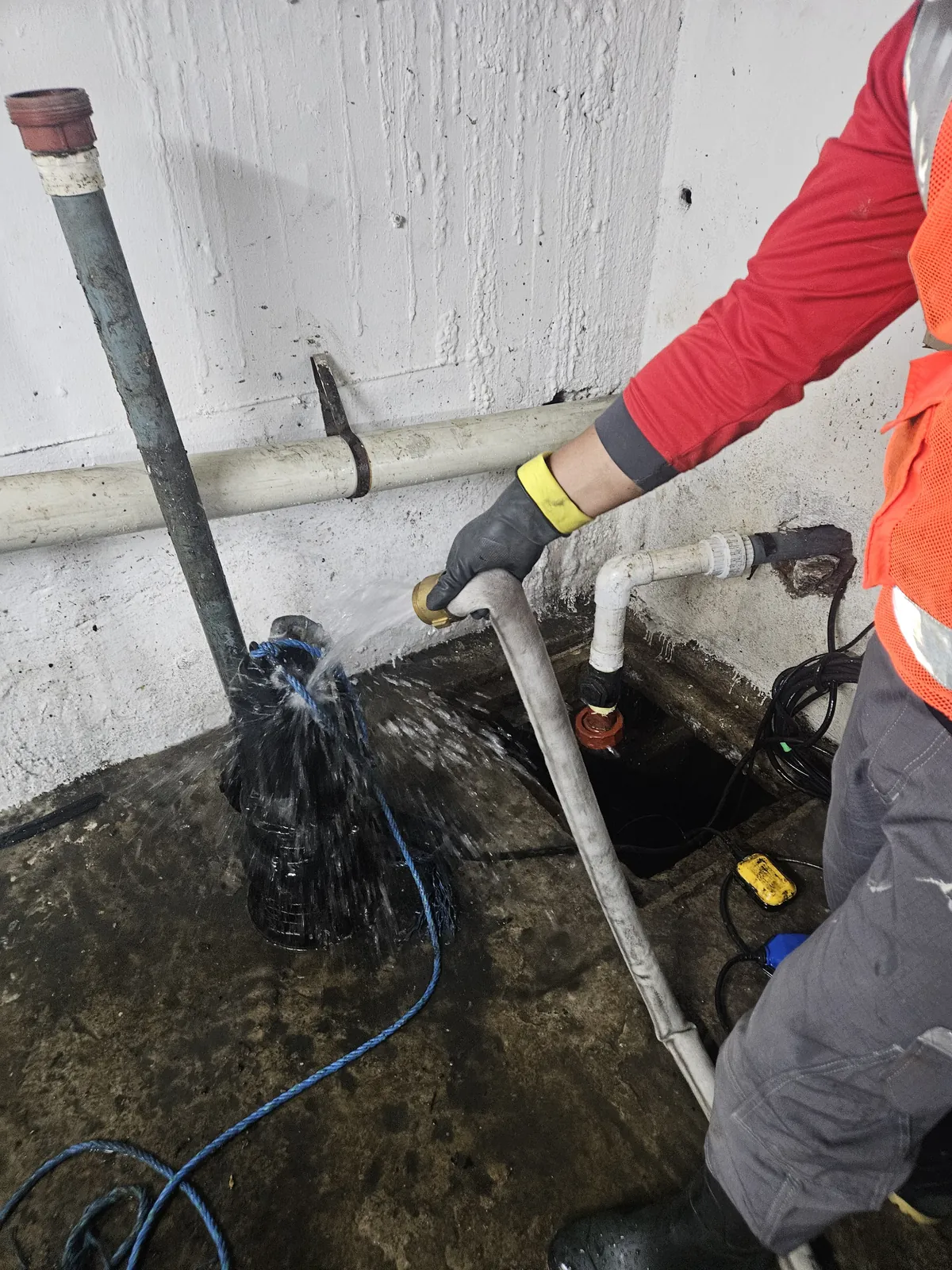 Extracción bomba sumergible MINTEL