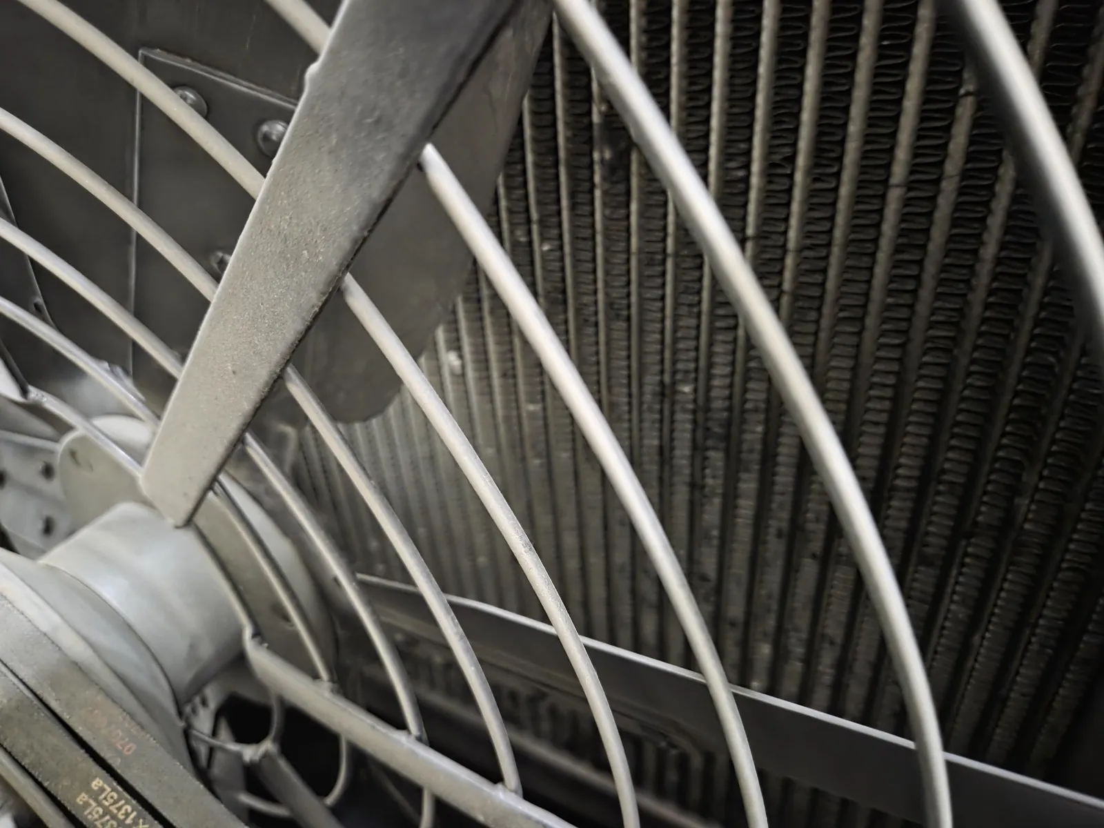Radiador y sistema de refrigeración de un generador eléctrico